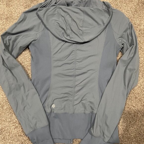 Lululemon reversible Influx jacket hooded - size 6. Excellent Condition Gr/Bl - Picture 2 of 3